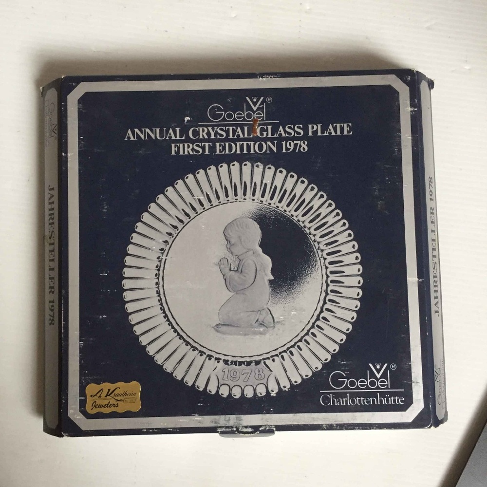 ⭕ 5/$17 ~ Annual 1978 Praying Girl Glass Plate